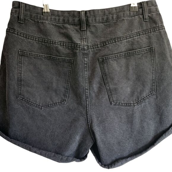 SHEIN Black Cuffed Mom Shorts Size 0X - Picture 2 of 3